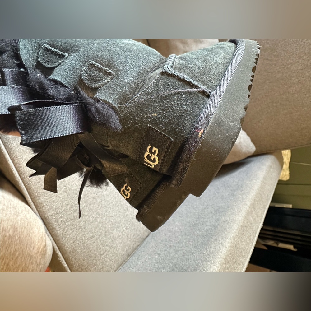 UGG Kids Black Furry Bailey Bow Boots Size 7 toddler - Picture 8 of 8